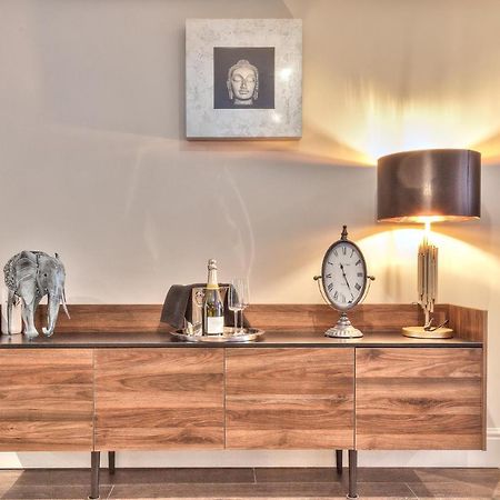 The Mews Boutique Deluxe Apartments, Sleep 2-6 People , Central Location, Free Parking Windermere Kültér fotó