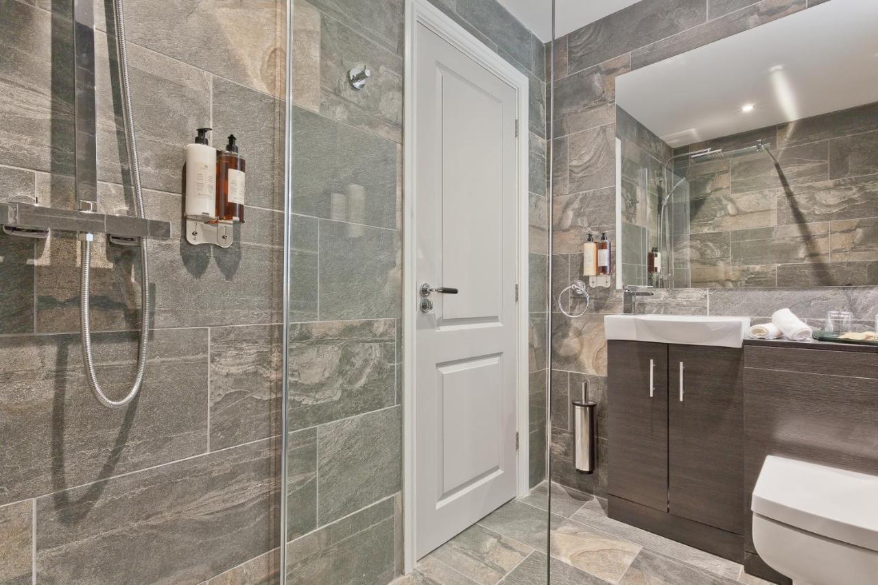 The Mews Boutique Deluxe Apartments, Sleep 2-6 People , Central Location, Free Parking Windermere Kültér fotó