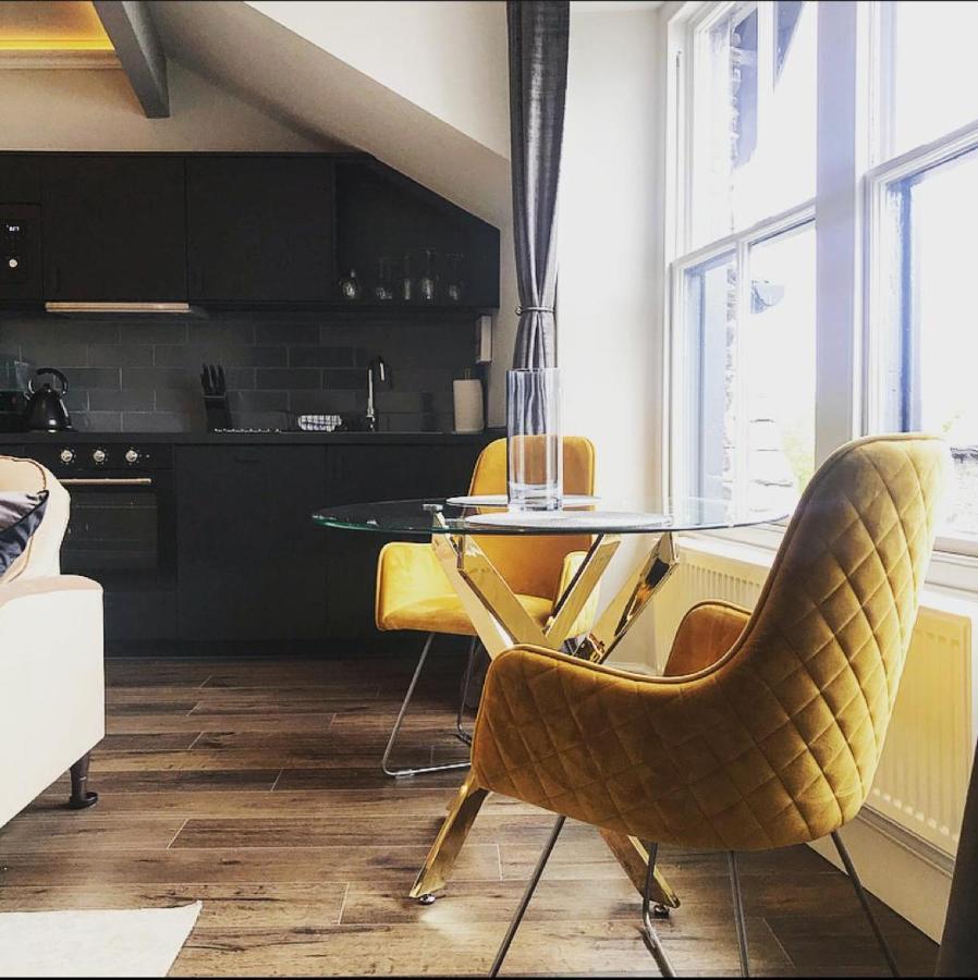 The Mews Boutique Deluxe Apartments, Sleep 2-6 People , Central Location, Free Parking Windermere Kültér fotó