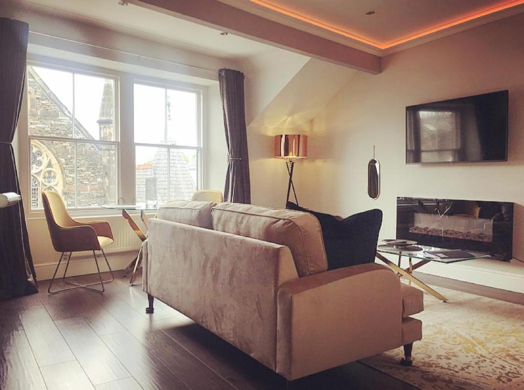 The Mews Boutique Deluxe Apartments, Sleep 2-6 People , Central Location, Free Parking Windermere Kültér fotó