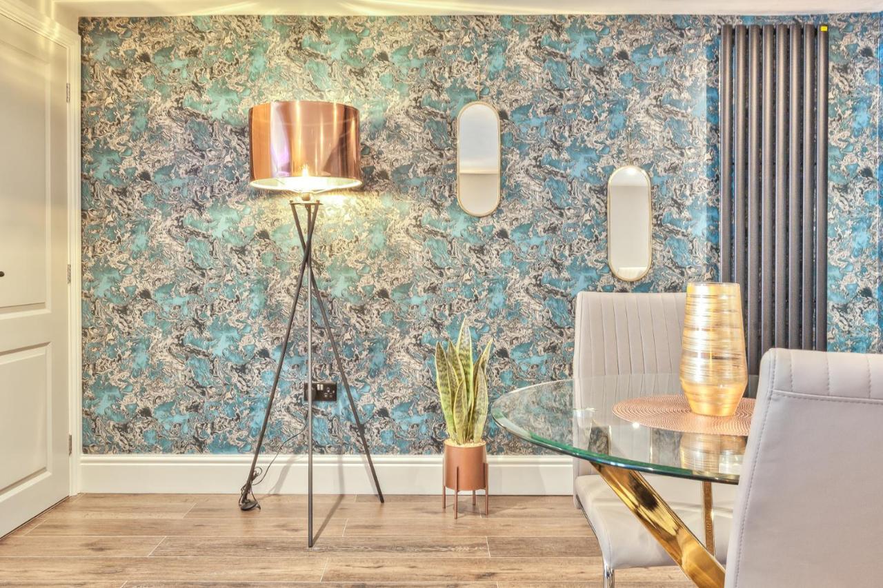 The Mews Boutique Deluxe Apartments, Sleep 2-6 People , Central Location, Free Parking Windermere Kültér fotó