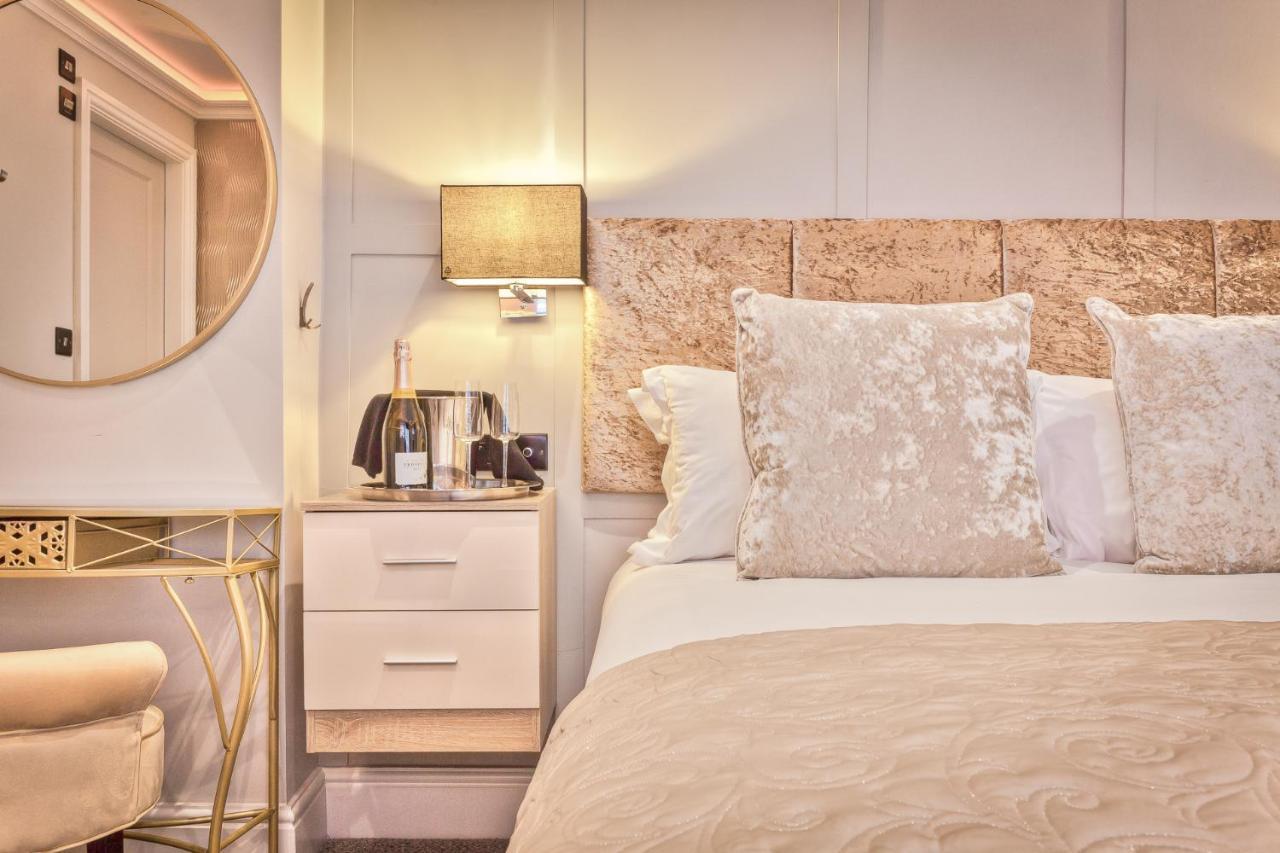 The Mews Boutique Deluxe Apartments, Sleep 2-6 People , Central Location, Free Parking Windermere Kültér fotó
