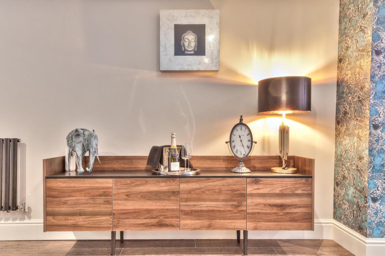 The Mews Boutique Deluxe Apartments, Sleep 2-6 People , Central Location, Free Parking Windermere Kültér fotó