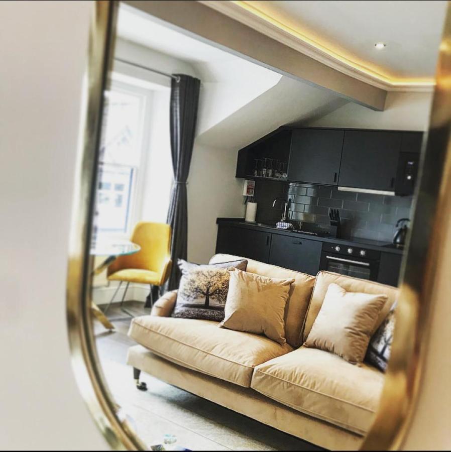 The Mews Boutique Deluxe Apartments, Sleep 2-6 People , Central Location, Free Parking Windermere Kültér fotó