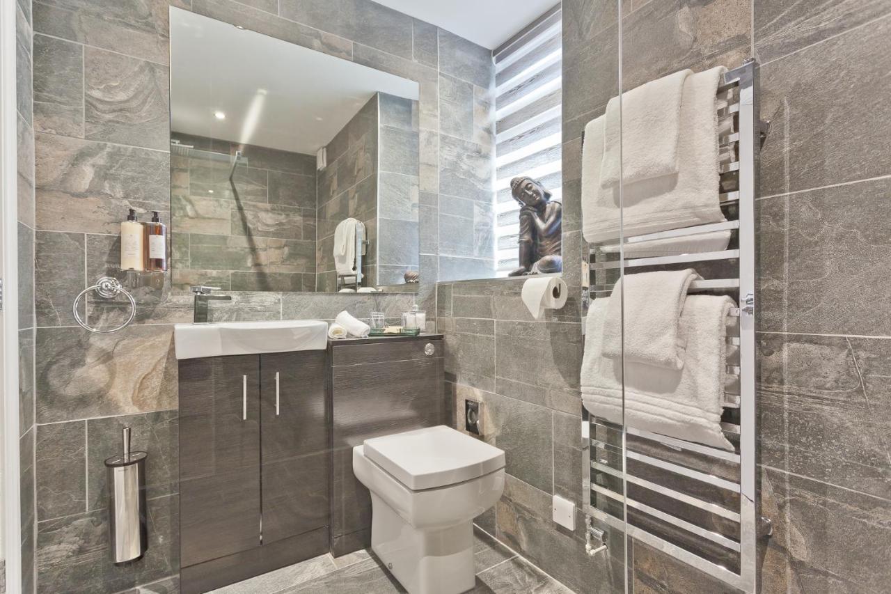 The Mews Boutique Deluxe Apartments, Sleep 2-6 People , Central Location, Free Parking Windermere Kültér fotó