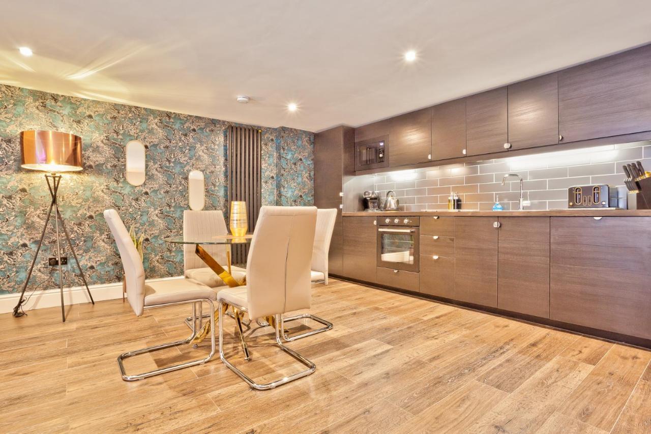 The Mews Boutique Deluxe Apartments, Sleep 2-6 People , Central Location, Free Parking Windermere Kültér fotó