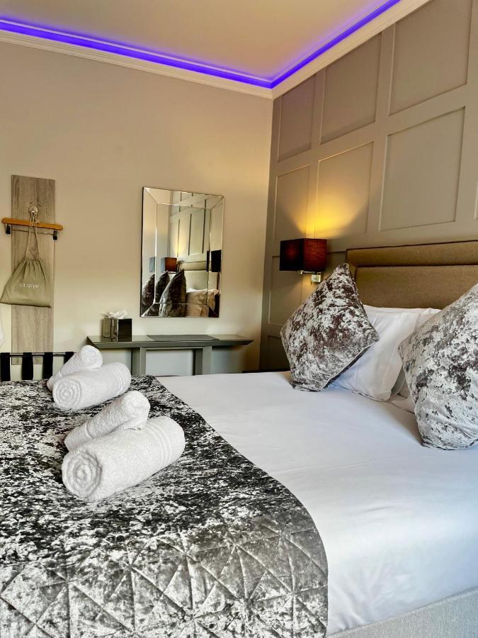The Mews Boutique Deluxe Apartments, Sleep 2-6 People , Central Location, Free Parking Windermere Kültér fotó