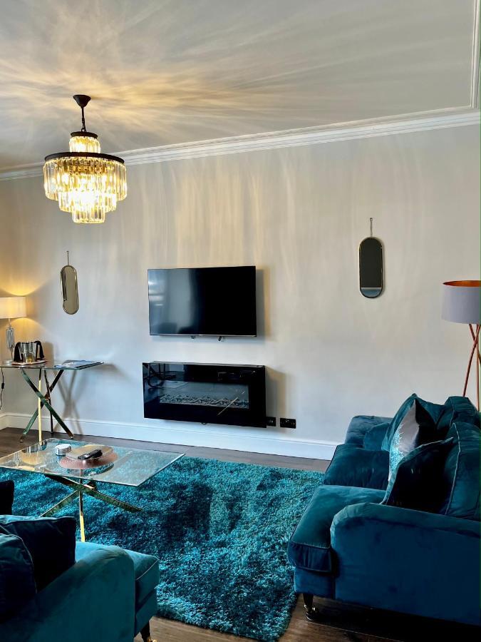 The Mews Boutique Deluxe Apartments, Sleep 2-6 People , Central Location, Free Parking Windermere Kültér fotó