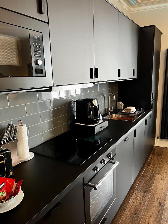 The Mews Boutique Deluxe Apartments, Sleep 2-6 People , Central Location, Free Parking Windermere Kültér fotó